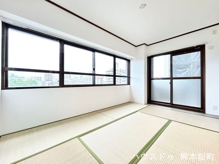 ■6帖和室■ゲストをもてなし、昼寝や家事にも使える、畳のぬくもりが心地よい多目的万能スペース。