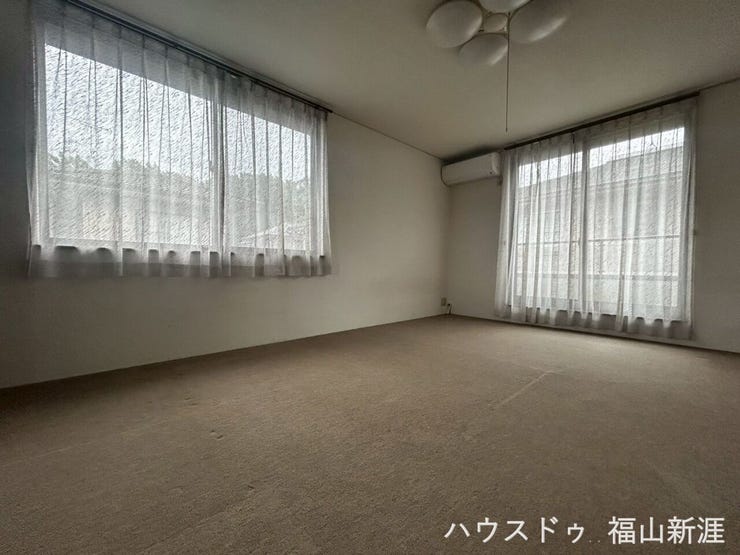 洋室になります♪
広いスペースで開放感もあります♪