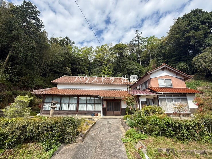 【外観】
平屋建で屋内の移動がスムーズです!階段による転倒の心配がないので小さいお子様がおられても安心ですね。