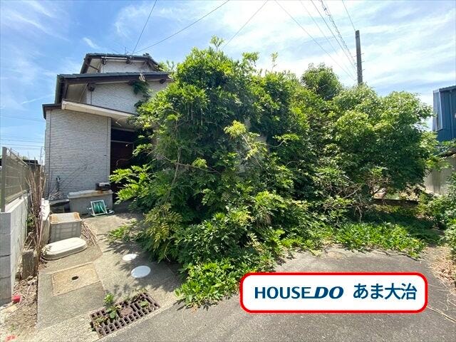 【外観】
名鉄バス「安松」停 徒歩約13分。
約34.7坪の整形地。解体後更地渡し。下水道の利用が可能です。