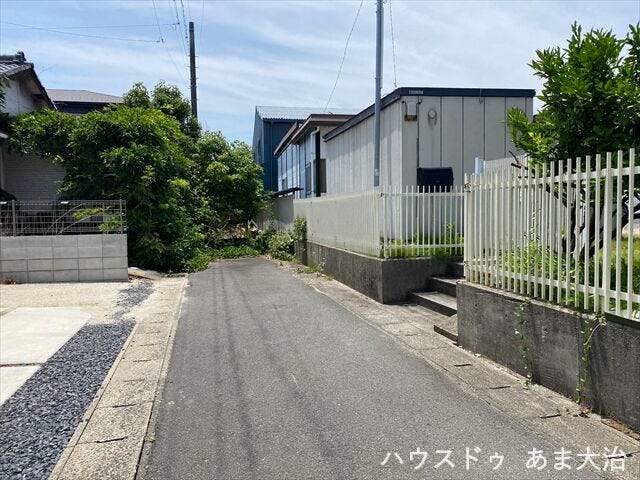 セットバックが必要な道路となります。大型車が入ってこれないので、騒音などの心配はありません。