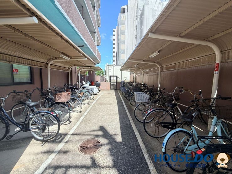 ゆとりある広さを確保した駐輪場
出し入れもしやすく、
毎日の通勤・通学やお買い物にも便利です
