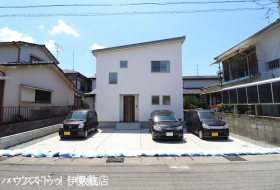 【建築プラン例…YOKAIE　パース】
標準仕様で建つモダンな外観パース一例。お好みに合わせて間取り、外壁やドアの色をセレクト可能です！
※掲載の画像は建築プランの参考イメージです。