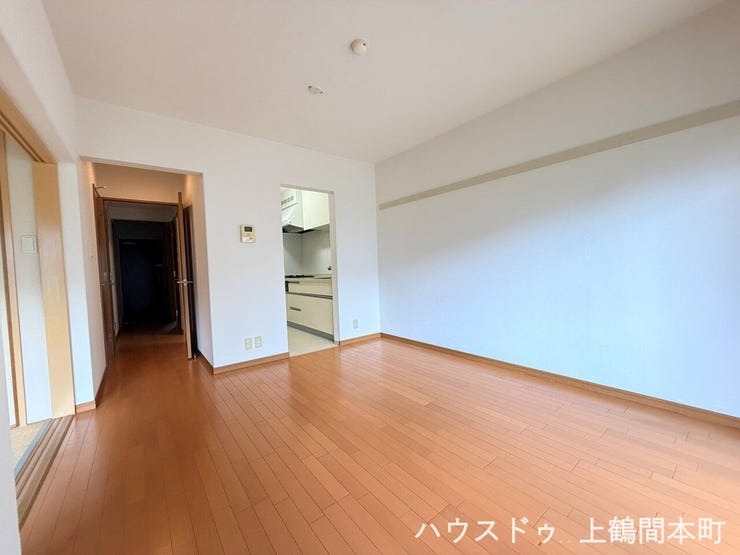 木目調フローリングが温かみを演出しています。