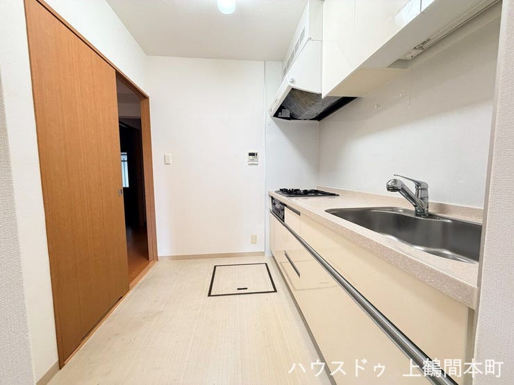 収納力に優れ、調理器具や食器もすっきり片付く設計