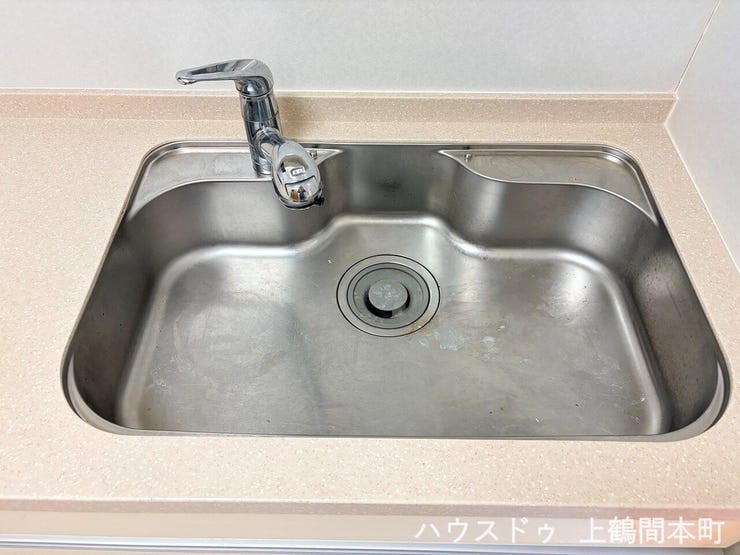 清潔感のあるシンプルなデザインのシンク