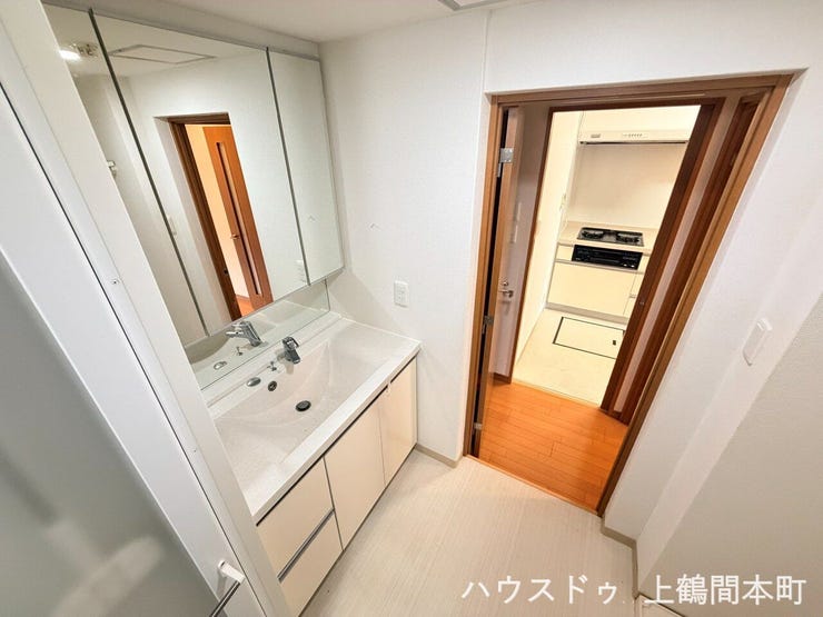毎日の身支度が快適に行える、使い勝手の良い洗面化粧台