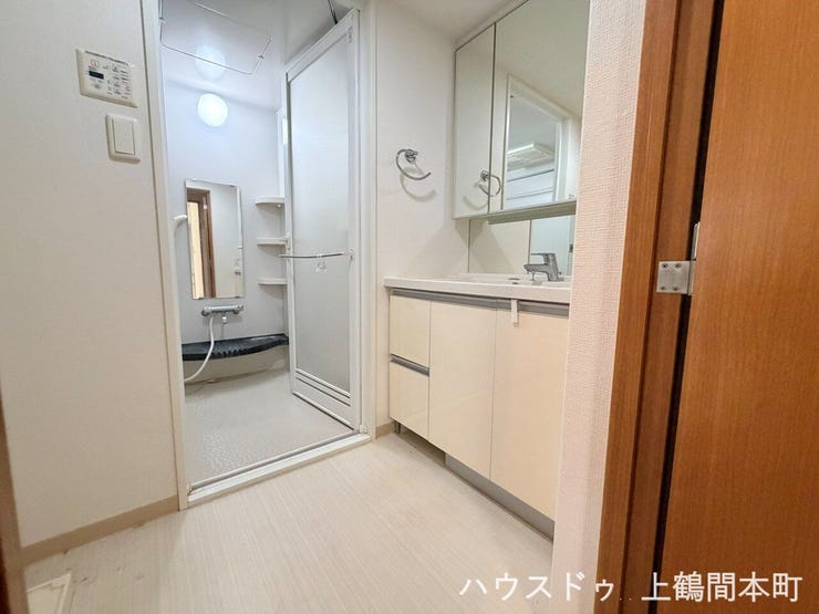 清潔感のあるデザインで、気持ちよく使える洗面空間
