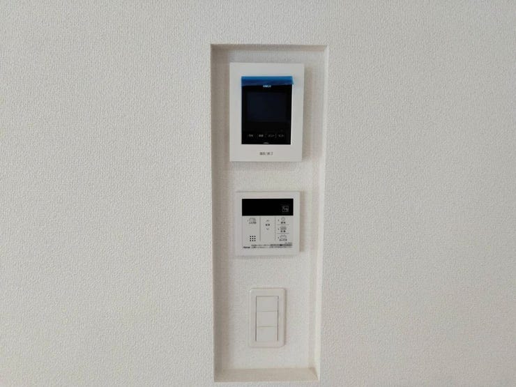 モニター付きインターホンと
給湯リモコン