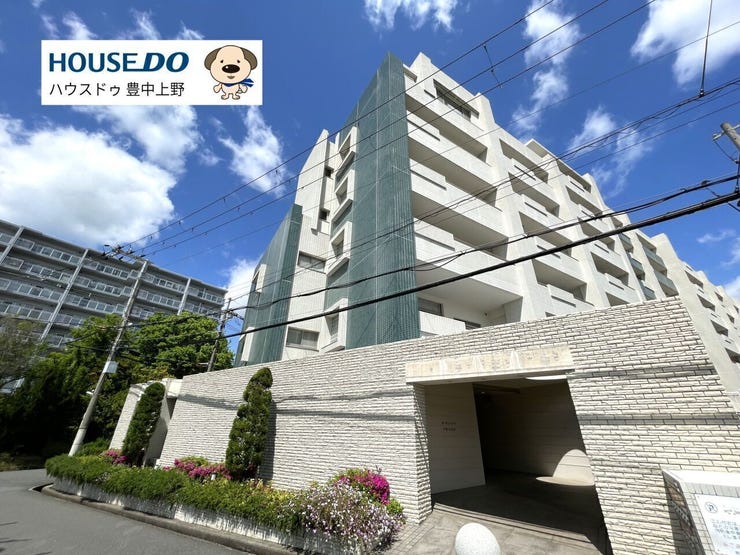 阪急千里線「北千里駅」まで12分。教育施設・公園・買い物施設が整う成熟した住環境が魅力。子育て世代からシニアまで幅広く支持されるロケーションで、永住を見据えた住まいとしても魅力的なマンションです。