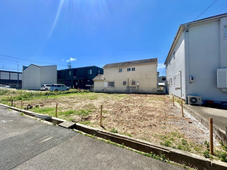 ◇外観写真◇
LDKは広々20帖!キッチンは2面採光で陽当たり良好です♪設備も充実した家です。見学希望・資料請求などお待ちいたしております♪