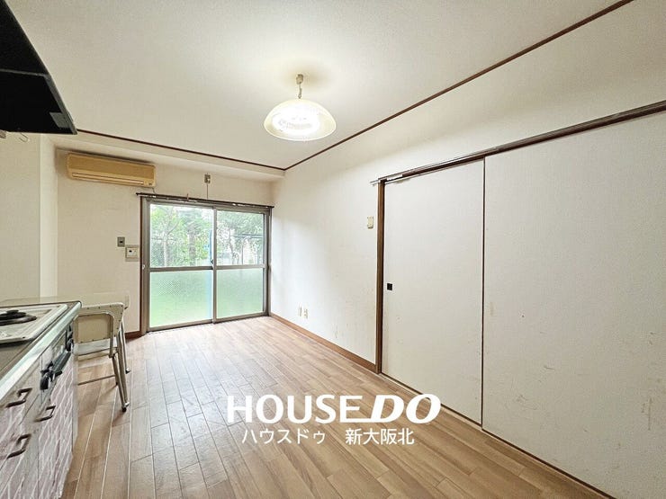 【外観】
■専用庭付きの明るいリビング!南東向きの窓から自然な光が差し込みます♪