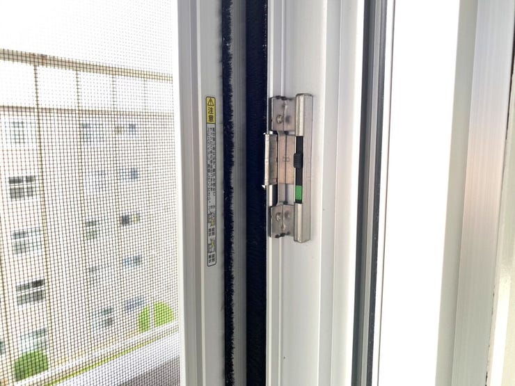 網戸に防犯用のロックも付いています!