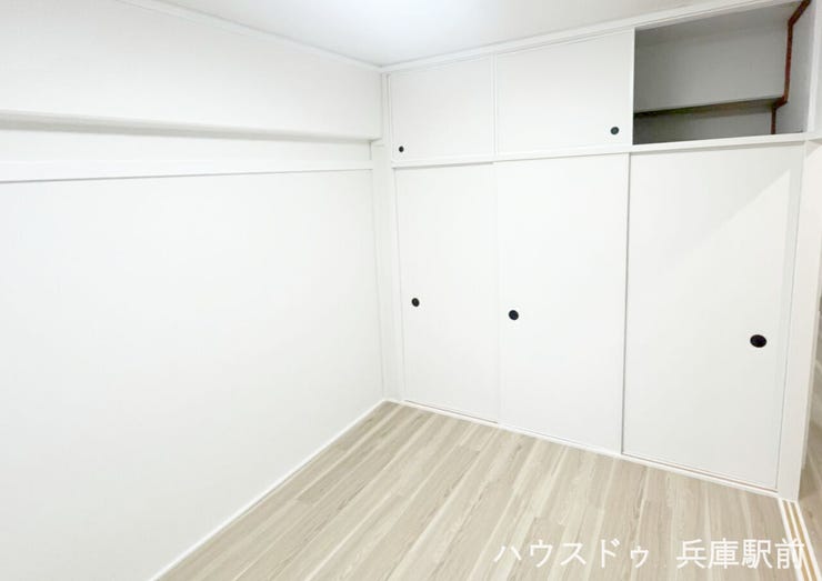 4.5畳の洋室には「押入」があります。