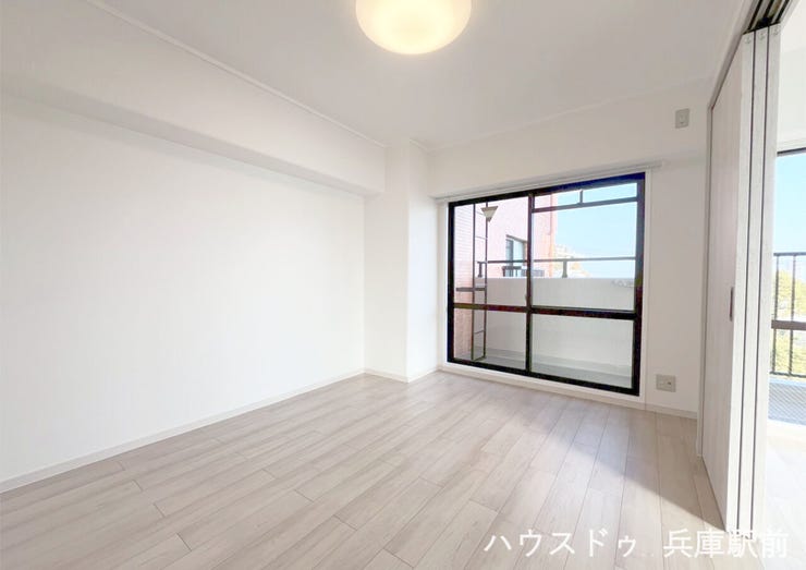 ◇南東角住戸ならではの二面採光で、和の空間を明るく演出します