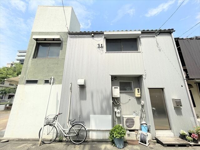 【裏口玄関】