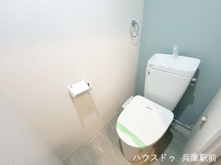 2026年3月のリフォームでトイレを新調。クロスも全て貼替済み、ブルー系のクロスが印象的な空間。