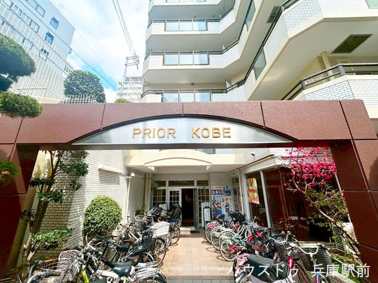 建物エントランス。共用部分の一部です。