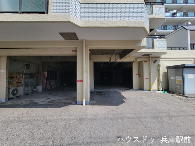 敷地内に駐車場あり(空き状況は要確認)。