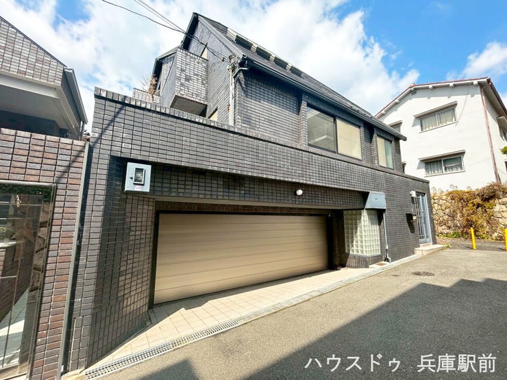 ◇シャッター付車庫(2台分)