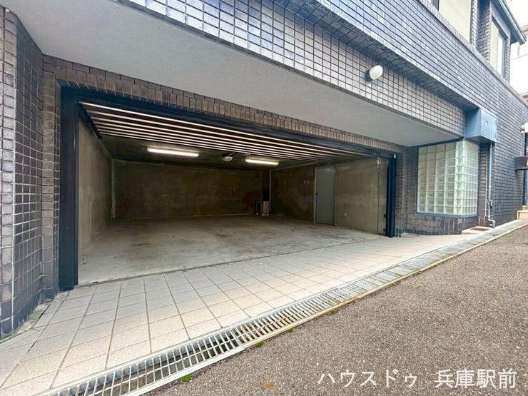 ◇シャッター付車庫(2台分)
