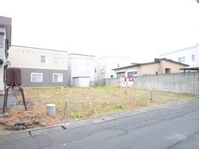 【外観】
建築条件なし・ゆとりの75坪、間口は約12m、お好きなプランでどうぞ♪