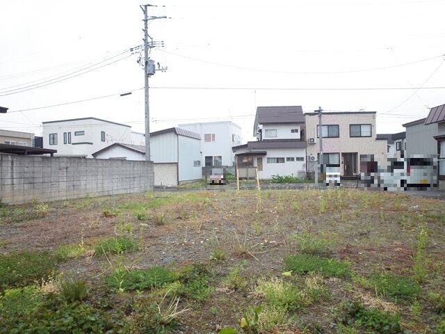 敷地の奥側から撮影しました。