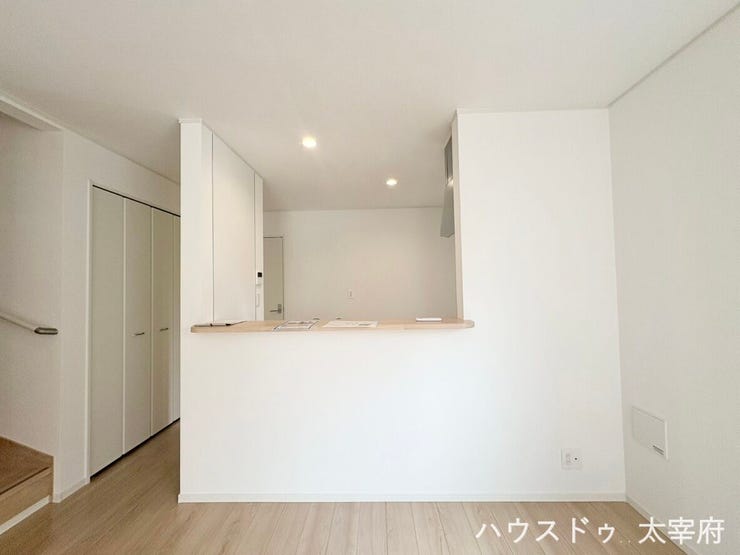 カウンター越しにリビング、ダイニング側が見通せるつくりになっており、家族とコミュニケーションを取りながら快適に料理を楽しめます。