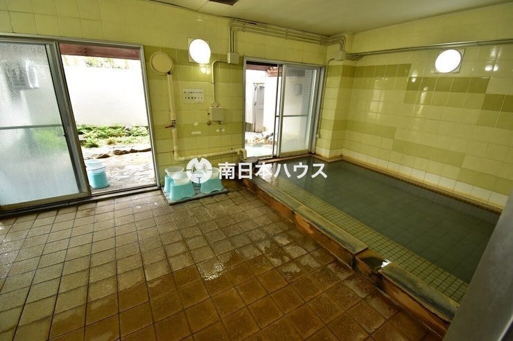 共用温泉大浴場付き。指宿らしいリゾート感を日常に取り入れられます。