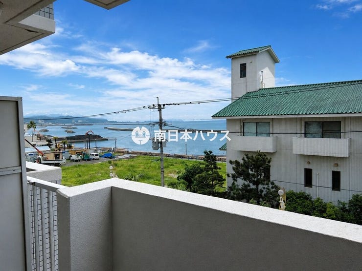 湯の浜５丁目 エルフォルム指宿 街並みの向こうに海を望めます♪