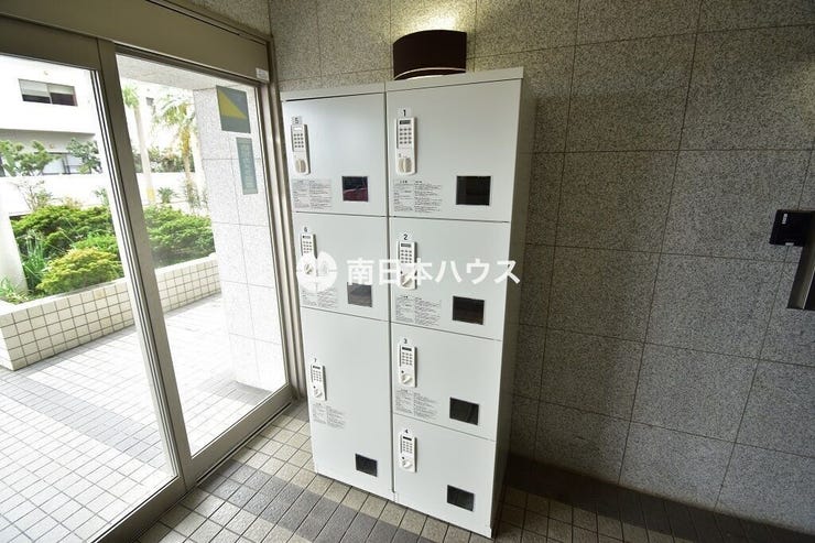 オートロック付きのエントランス。安心感のあるマンションライフを支えます。