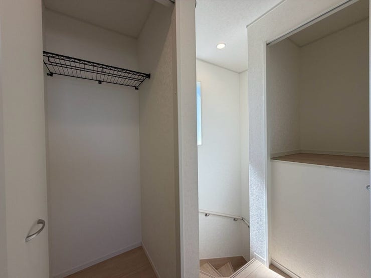 階段横収納は自由にお使いいただけます♪