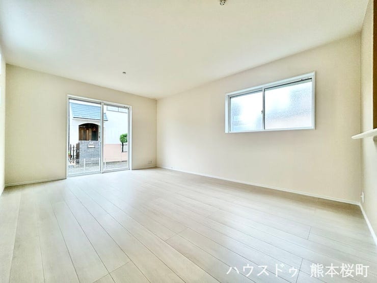 ■安らぎと笑顔の中心地■陽光が優しく降り注ぎ、会話が自然と弾む。ここでは、毎日が特別な時間へと変わります。