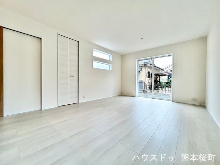 ■安らぎと笑顔の中心地■陽光が優しく降り注ぎ、会話が自然と弾む。ここでは、毎日が特別な時間へと変わります。