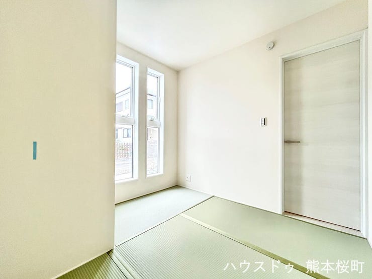 ■1階4帖和室■ゲストをもてなし、昼寝や家事にも使える、畳のぬくもりが心地よい多目的万能スペース。