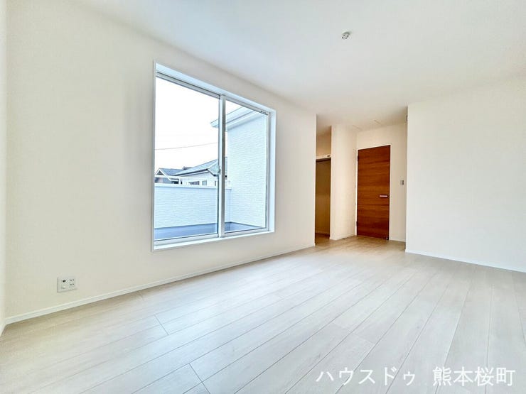 ■2階8.25帖洋室■心からリラックスできる静けさ、上質な眠りで、毎日をリセットします。明日への活力を養う空間です。