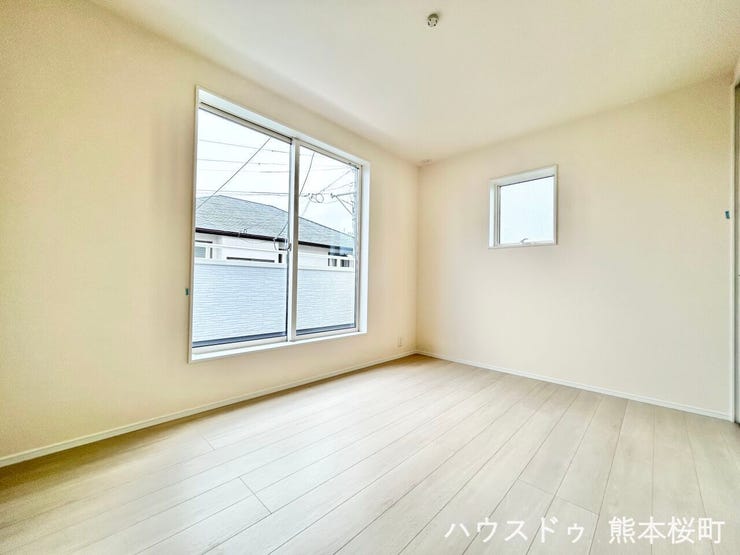 ■2階6帖洋室■寝室、書斎、趣味の部屋。家族の成長やライフスタイルに合わせ、様々な使い方ができる快適な空間です。