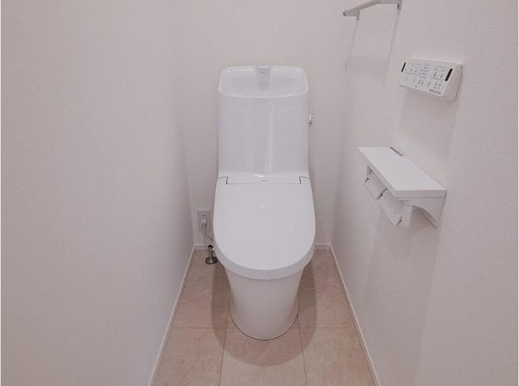 リクシル製シャワートイレ
各階トイレ完備。超節水型、2階は手洗い器つき。