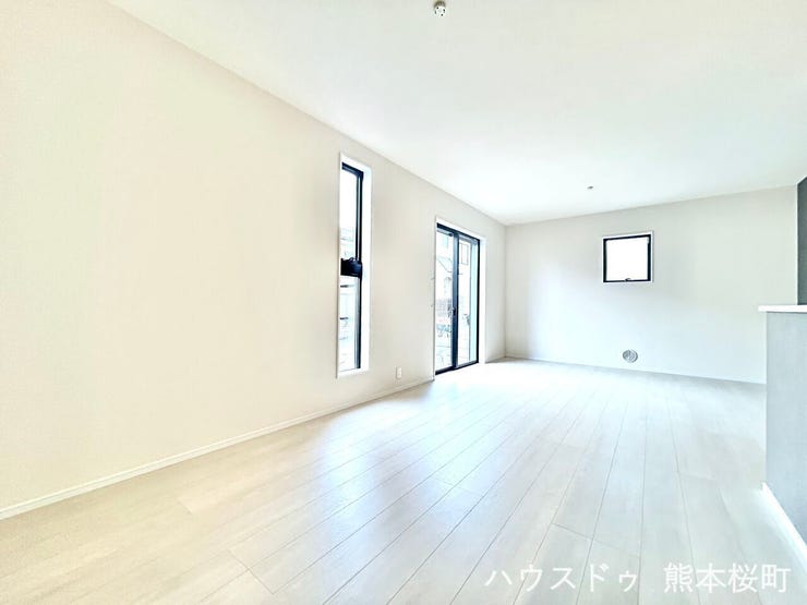 ■安らぎと笑顔の中心地■陽光が優しく降り注ぎ、会話が自然と弾む。ここでは、毎日が特別な時間へと変わります。