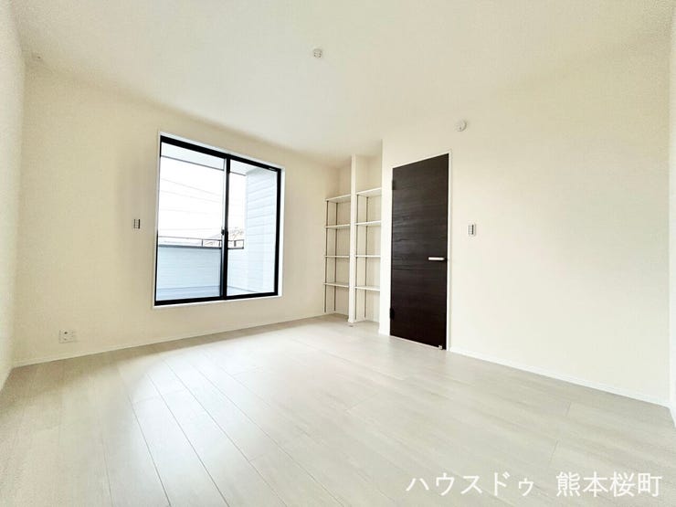 ■2階7.38帖洋室■心からリラックスできる静けさ、上質な眠りで、毎日をリセットします。明日への活力を養う空間です。