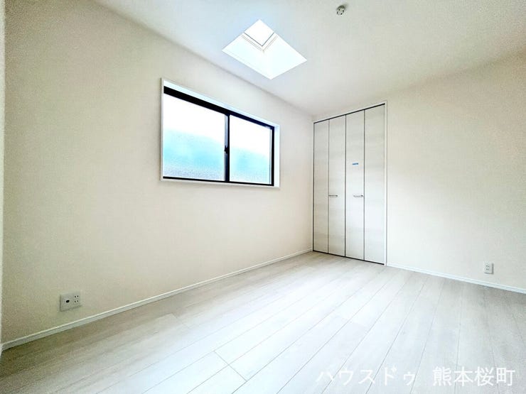 ■2階6帖洋室■寝室、書斎、趣味の部屋。家族の成長やライフスタイルに合わせ、様々な使い方ができる快適な空間です。