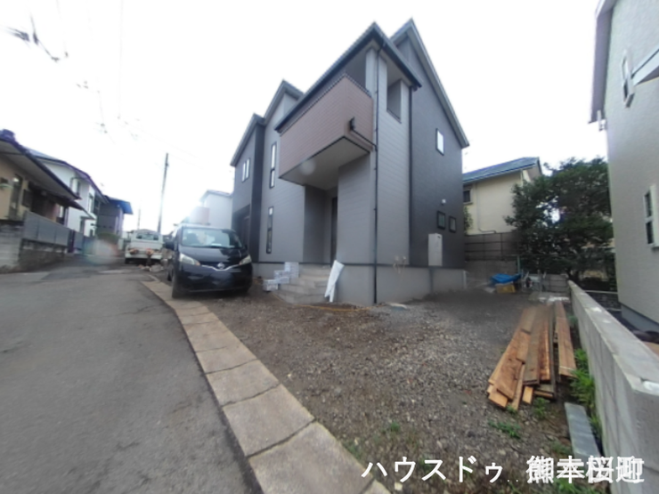 ■車と趣味の幅が広がる場所■単なる駐車スペースではない、洗車やタイヤ交換、DIYにも使える多目的な屋外スペースです。【撮影日:2026年5月28日】