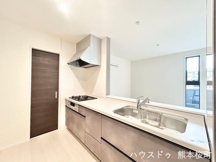 ■家族の「美味しい」が集まる舞台■高い機能性と美しいデザインを両立。料理する人も、待つ人も、笑顔になれる場所です。