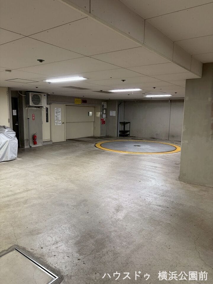 駐車場は機械式。屋内ですので、風雨から愛車を守ります。