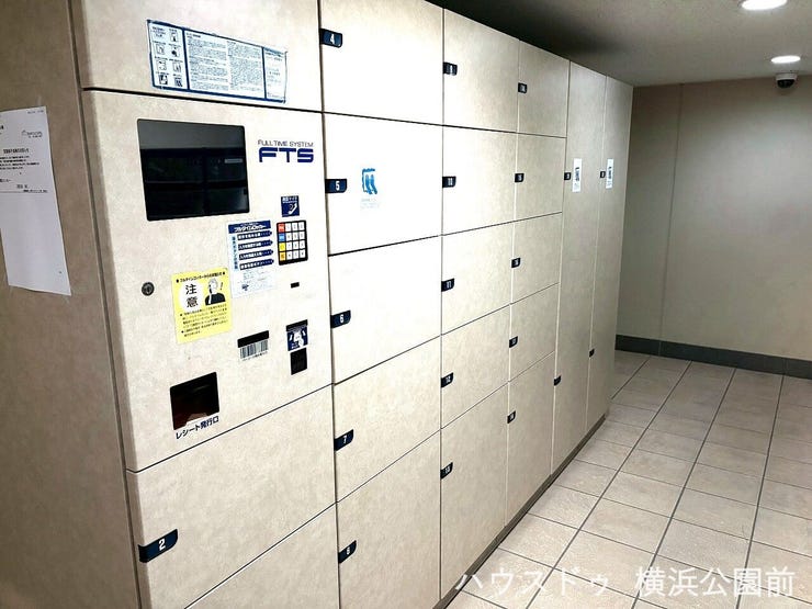 宅配BOXも設置されております。サイズに合わせた利用が可能ですので、大型のお荷物も保管できます。