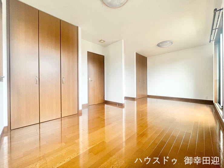 ■2階7+7帖洋室■寝室、書斎、趣味の部屋。家族の成長やライフスタイルに合わせ、様々な使い方ができる快適な空間です。