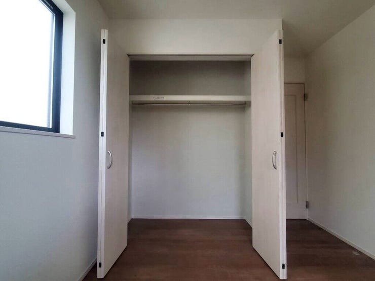 【Bedroom】クローゼット完備で収納力◎。家具の配置もしやすい機能的な洋室です。