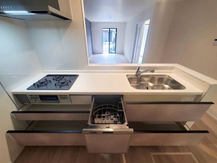 【kitchen】家事の時短に便利な食洗機付き。手洗い不要で毎日の負担を軽減します。