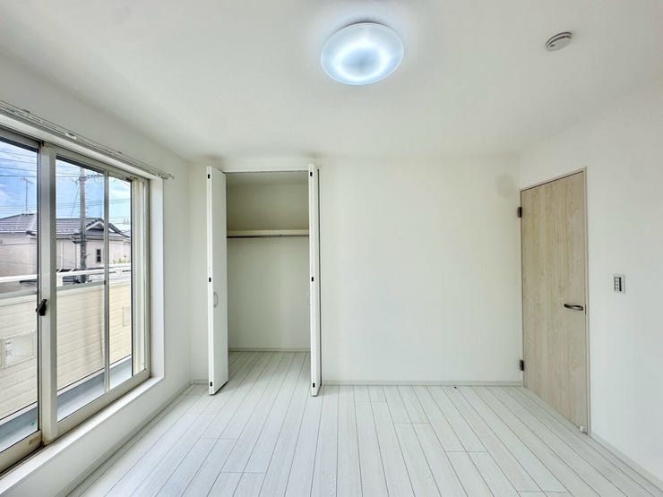 主寝室としてはもちろん、お子様のお部屋や趣味の空間など、多彩な用途に対応できる使い勝手の良い一室です。