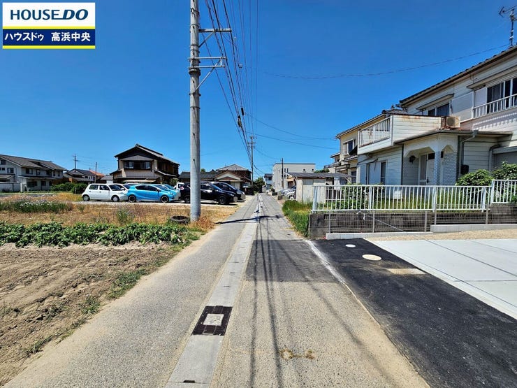 間口・前面道路ともに十分な幅があり駐車も楽々♪
ゆったり広々、並列駐車2台可能です!